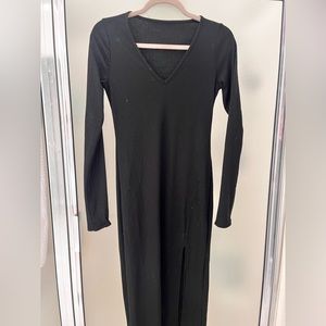 Black ribbed dress with leg slit